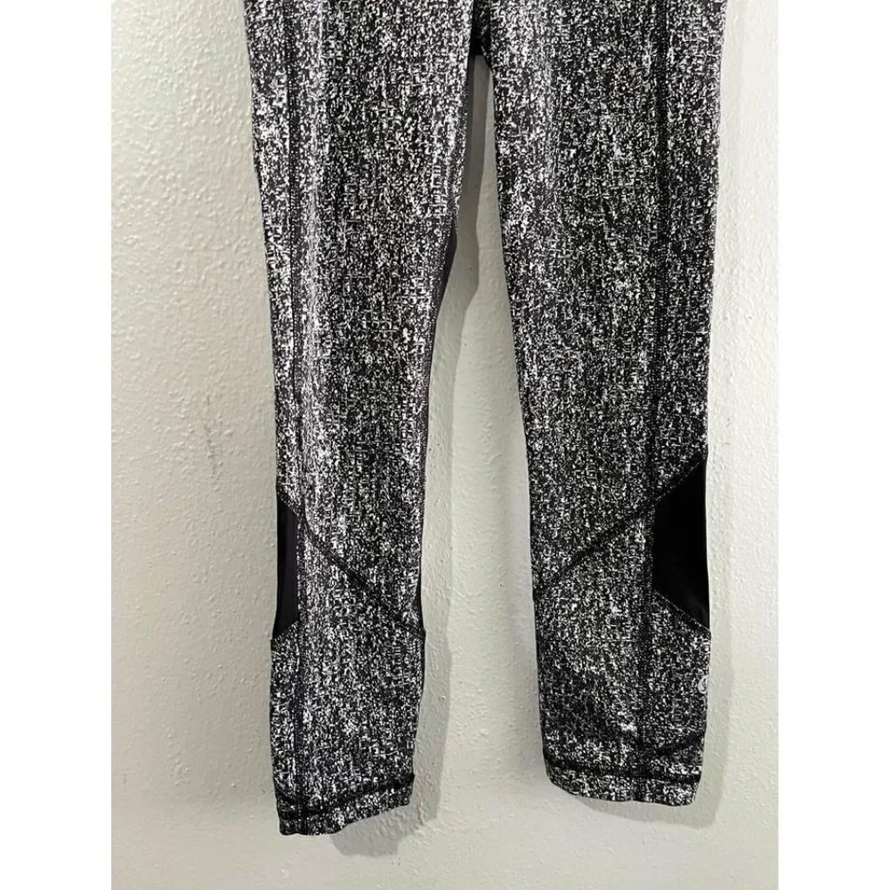 Lululemon Women Speed Up Leggings Black And White Specs Pattern Size 2 Side Pock